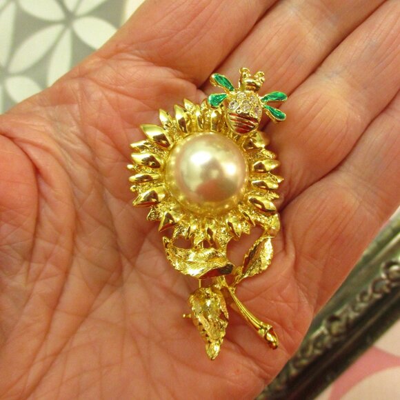 VINTAGE Flower Bee TREMBLER Brooch ~Flower Insect Rhinestone PearlJiggler Brooch - Picture 7 of 15